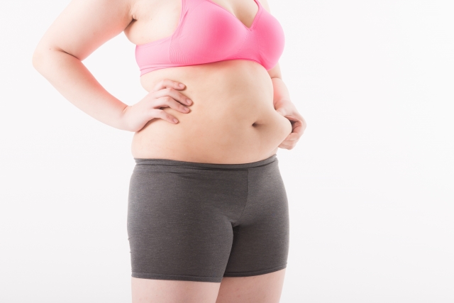 内臓脂肪を最速で減らす方法を行うと決意した女性