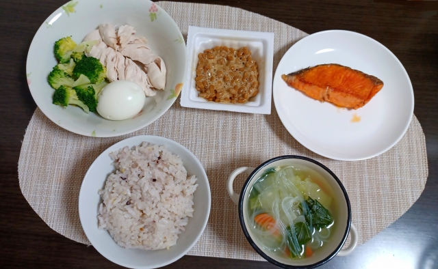 ダイエット中に食事